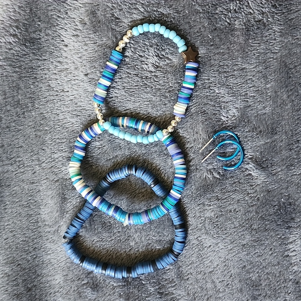 Earrings and bracelets set